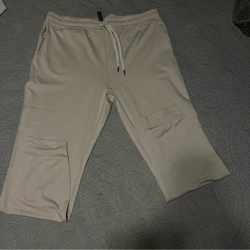 Vuori ecru performance joggers new without tags - Picture 4 of 4